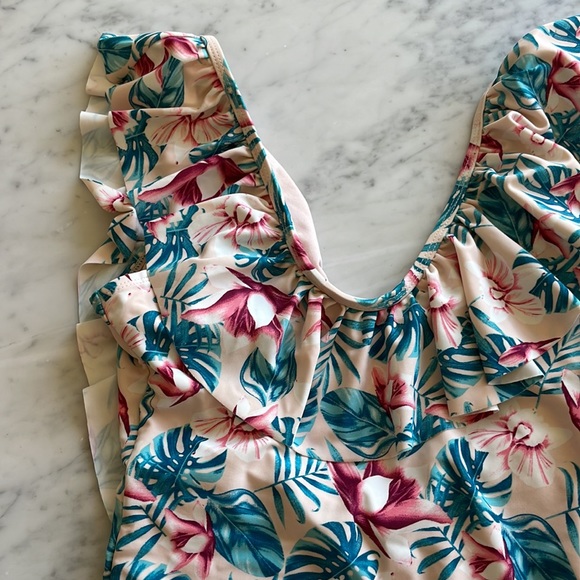 Cabana del Sol Floral Ruffle Swim suit - Picture 4 of 8
